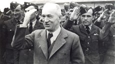 Prezident Edvard Bene na návtv 311. bombardovací skvadrony v srpnu 1940,...