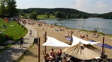 Hostivařská přehrada má také svou písečnou pláž. Hostivařská přehrada má také svou písečnou pláž.