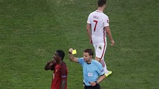 Portugalský záloník William Carvalho (vlevo) ví, e si semifinále mistrovství...