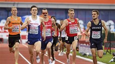 Filip Sasínek dobíhá do cíle svého semifinálového běhu na čtvrtém místě. To na... Filip Sasínek dobíhá do cíle svého semifinálového běhu na čtvrtém místě. To na...