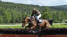 Josef Váňa v sedle A Pigalleho se na závodišti v Karlových Varech-Dvorech Josef Váňa v sedle A Pigalleho se na závodišti v Karlových Varech-Dvorech