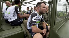 JÁ A MŮJ TÝM. Britský spurter Mark Cavendish a jeho týmový kolegové přijíždějí... JÁ A MŮJ TÝM. Britský spurter Mark Cavendish a jeho týmový kolegové přijíždějí...