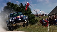 Norský jezdec Andreas Mikkelsen se řítí do cíle Polské rallye. Norský jezdec Andreas Mikkelsen se řítí do cíle Polské rallye.