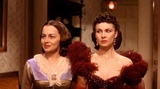 Olivia de Havillandová a Vivien Leighová ve filmu Jih proti Severu (1939)