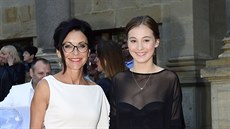 Libuše Šmuclerová a její dcera Justina-Anna (Karlovy Vary, 3. července 2016) Libuše Šmuclerová a její dcera Justina-Anna (Karlovy Vary, 3. července 2016)