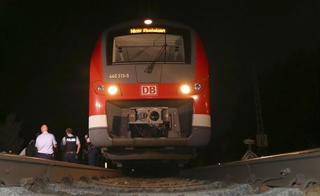 tonk v regionlnm vlaku u bavorskho Wrzburgu napadl sekerou cestujc,...