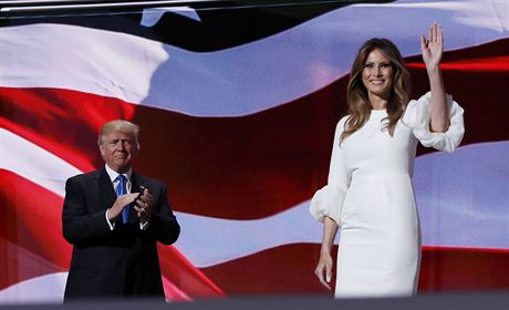 Melania Trumpov na sjezdu republikn v Clevelandu. Na sob mla aty ze...