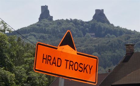 Uzavírky silnic na Trosky komplikují dopravu a trápí podnikatele.