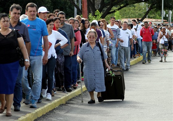 Kdy vláda loni doasn otevela hranice, pechody zavalily davy Venezuelan