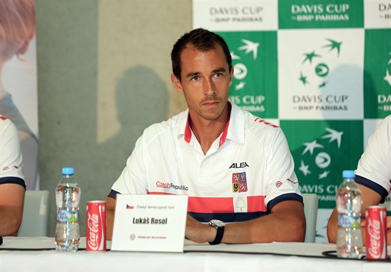 Luká Rosol na tiskové konferenci eských tenist ped tvrtfinále Davisova...