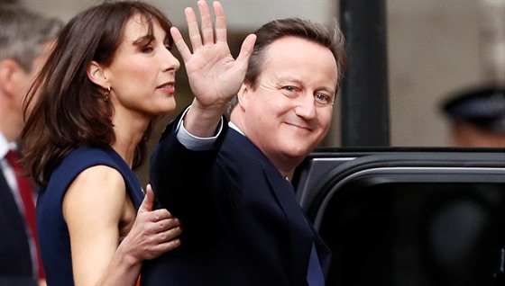 David Cameron opoutí se svou enou Samanthou sídlo britských premiér v...