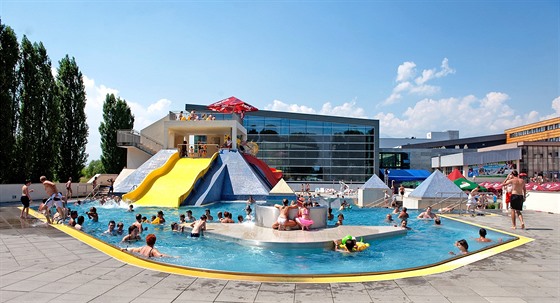 Aquapark Tatralandia se prezentuje jako nejvtí zaízení svého druhu na Slovensku.