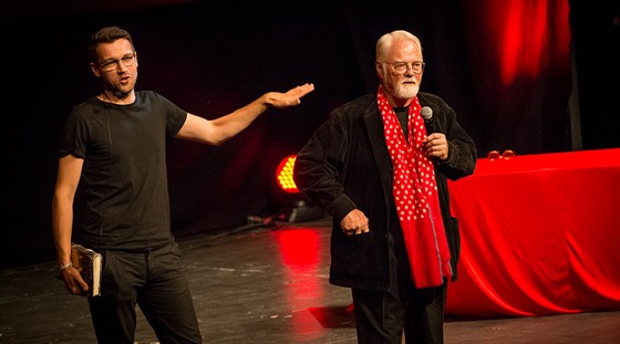 Robert Fulghum na festivalu Colours of Ostrava s Lukáem Hejlíkem