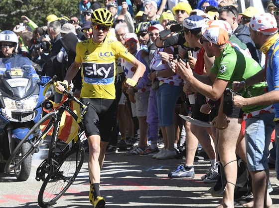 NA TOMHLE U TO NEPJDE. Chris Froome b do cle dvanct etapy Tour se svm...