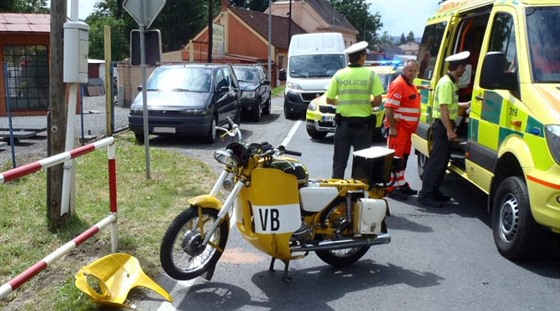 V Domalicích bourala koda Fabia s motocyklem Veejné bezpenosti. (13....