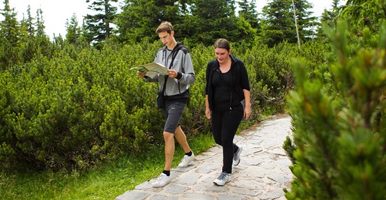 Turisté míí na nejvyí vrchol Krkono Snku.