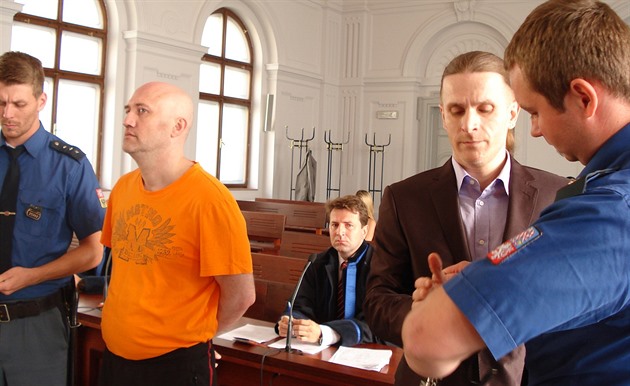 Obalovaní u Krajského soudu v Plzni. (18. ervence 2016)