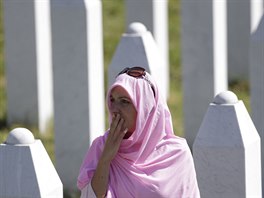 Na výroí masakru ve Srebrenici bylo pohbeno 127 nov identifikovaných obtí....