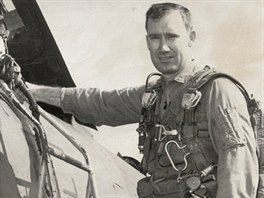 Forrest Fenn v dobch, kdy ltal s bojovm letadlem.