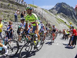 Roman Kreuziger bhem osm etapy Tour de France. Vedle nj v blm dresu...