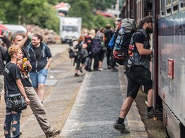 Fanouci odjdj z festivalu Masters of Rock ve Vizovicch v roce 2016.