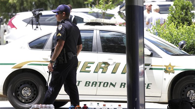 Policista ste vstup do nemocnice v Baton Rouge (17.7.2016).