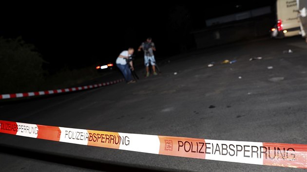 tonk v regionlnm vlaku u bavorskho Wrzburgu napadl sekerou cestujc, tyi lidi zranil vn a jednoho lehce (19.7.2016).
