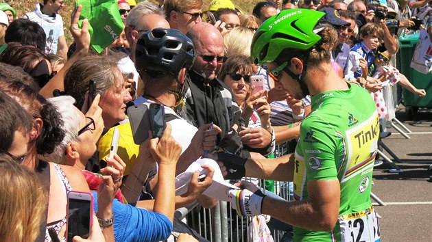 I TAKOV JE IVOT HVZDY. Slovensk cyklista Peter Sagan je fanouky vdy dan.
