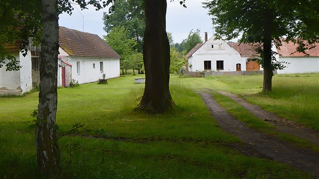 Po trase jsou ndhern staroesk venkovsk usedlosti.