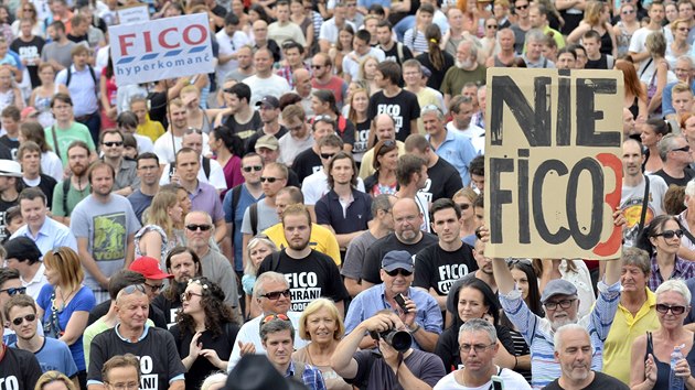 Bratislavsk demonstrace za odvoln slovenskho ministra vnitra Roberta Kalika (SMER). (11. ervence 2016)