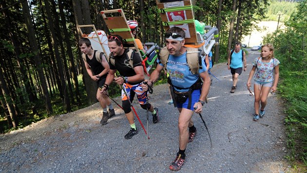 Nosii vozk pi ervencovm trninku na Mont Blanc. (11. ervence 2016)