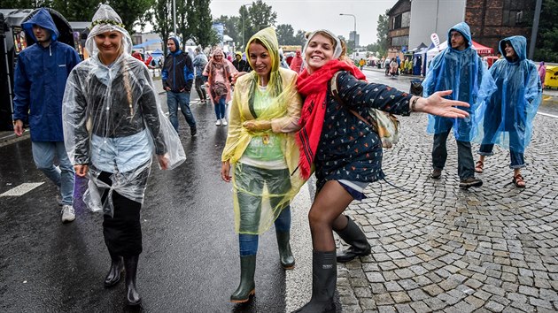 Colours of Ostrava 2016: D隝? Vad, ale dobrou nladu nm nevezme.