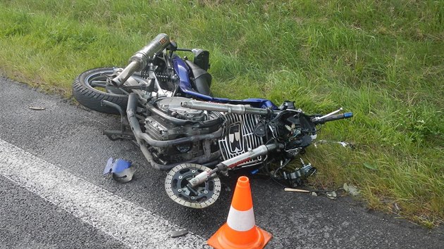 Auto, kter u Dolnch Hoic srazilo motorkku, zaalo po stetu hoet. ena zemela na mst.