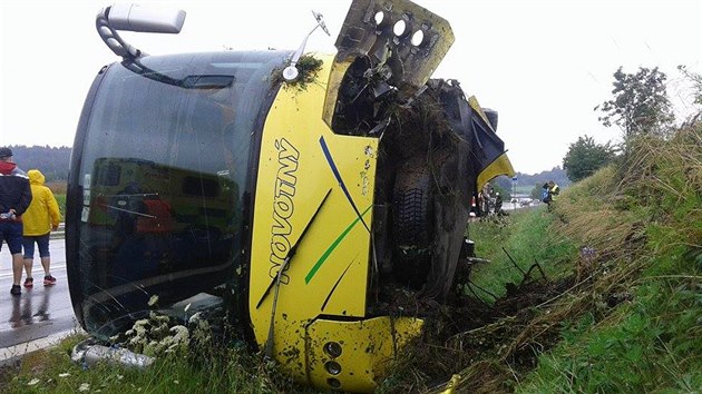 Autobus s dtmi se pevrtil u Psku na vpadovce na esk Budjovice.