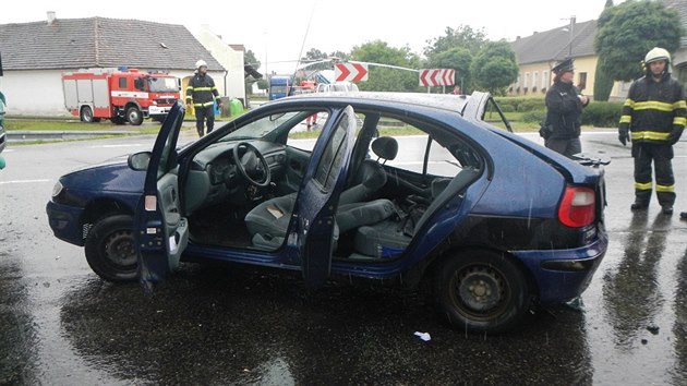 Tragick nehoda se stala v ostr zatce v obci Lidmovice na Strakonicku. Pi stetu osobn auta a kamionu zemela spolujezdkyn.