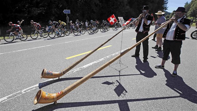 VCARSKO VT TOUR. Momentka z estnct etapy Tour de France, kter konila ve vcarskm Bernu.