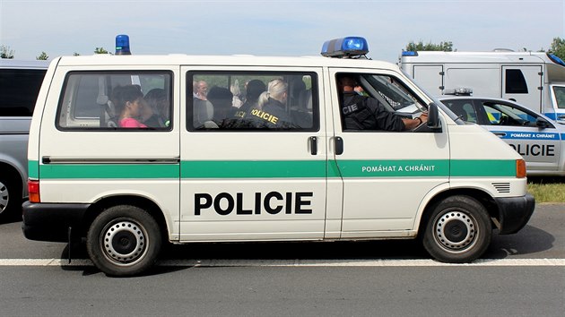 Policist na dlnici D5 u Hemanovy Huti zastavili dodvku s benci z Irku. Vozidlo smovalo na hranin pechod Rozvadov. (11. ervence 2016)