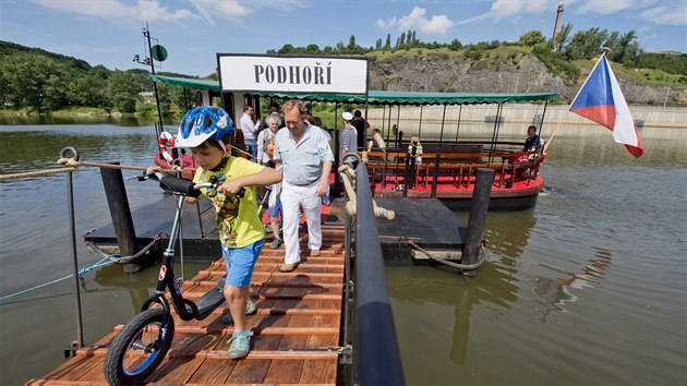 Nov typ bezbarirov pevozn lodi s nzvem Baba poprv vyplul 12. ervence z pvozu P2 v Podbab-Podho (12.7.2016)