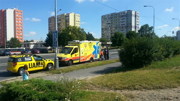 V Modanech se v ter dopoledne zranila opil ena, kter zmrn skoila pod projdjc auto. Pr potebovala omluvenku do prce (19.7.2016)