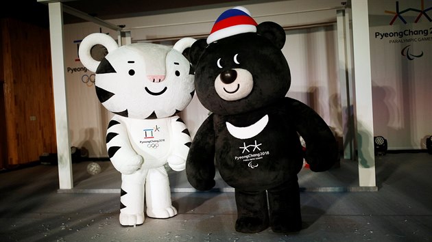 Poadatel olympijskch a paralympijskch her v Pchjongchangu 2018 pedstavili sv maskoty: tygra Soohoranga a medvda Bandabiho.