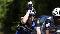 OSVĚŽENÍ. Petr Vakoč se polévá během Tour de France. OSVĚŽENÍ. Petr Vakoč se polévá během Tour de France.