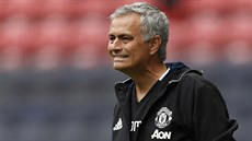EMOCE. Šlo sice pouze o přípravu, ale José Mourinho průběh zápasu prožíval, jak... EMOCE. Šlo sice pouze o přípravu, ale José Mourinho průběh zápasu prožíval, jak...