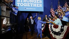Hillary Clintonová a Bernie Sanders (12. ervenec 2016)