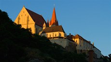 Pohled na kapli sv. Václava a kostel sv. Mikuláe ve Znojm z táboit...