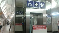 Zánovní výtahy na Andělu nejezdí Zánovní výtahy na Andělu nejezdí