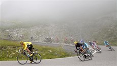 Chris Froome pi sjezdu z Port d´Envaliry bhem desáté etapy Tour de France.