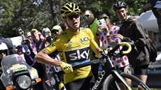 Chris Froome bí se svým nefunkním kolem do stoupání na Mont Ventoux.