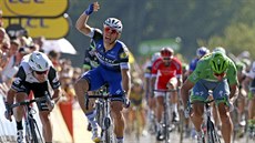 SPURTERSKÝ SOUBOJ. Marcel Kittel rozhazuje rukama, Mark Cavendish mu vjel do...