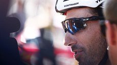 Fabian Cancellara odpovídá na otázky novinářů před startem 16. etapy, která... Fabian Cancellara odpovídá na otázky novinářů před startem 16. etapy, která...