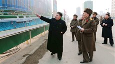 Kim na inspekci v takzvané vědecké čtvrti Pchjongjangu. V současnosti už je... Kim na inspekci v takzvané vědecké čtvrti Pchjongjangu. V současnosti už je...